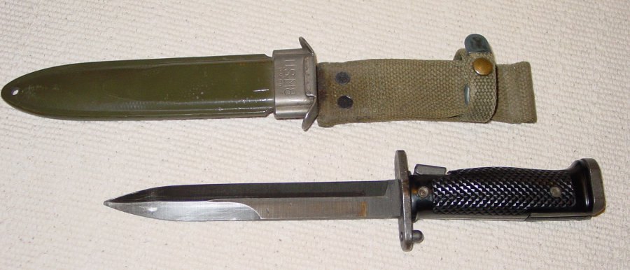 Figure 8 — An M5 bayonet with its M8A1 scabbard. — Photograph: Frankb, CC BY-SA 3.0, via Wikimedia Commons.