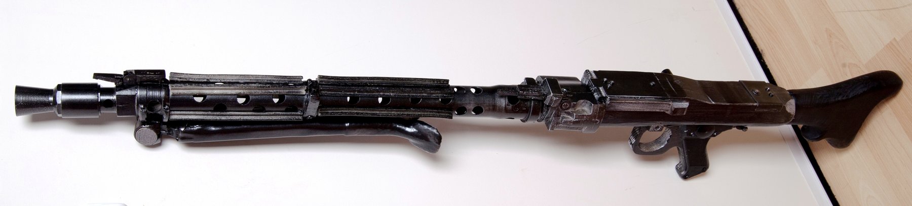 Figure 7.4 — MG-34 general-purpose machine gun (1934-1945, German Wehrmacht standard), the third flash-hider donor candidate. Proportions differ subtly from MG-15/MG-81 but the family resemblance i…