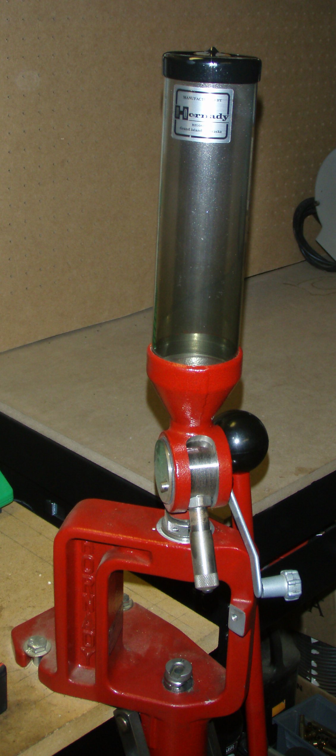 Figure 7 — A Hornady electronic powder dispenser. The same principle as the RCBS unit with a different trickle philosophy, which is the comparison this section draws. Photograph by Arthurrh, CC BY-SA 3.0, via…
